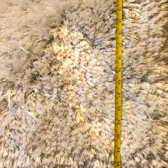 🌸Fluffy White Rug, GUC🌸 - Picture 4 of 6